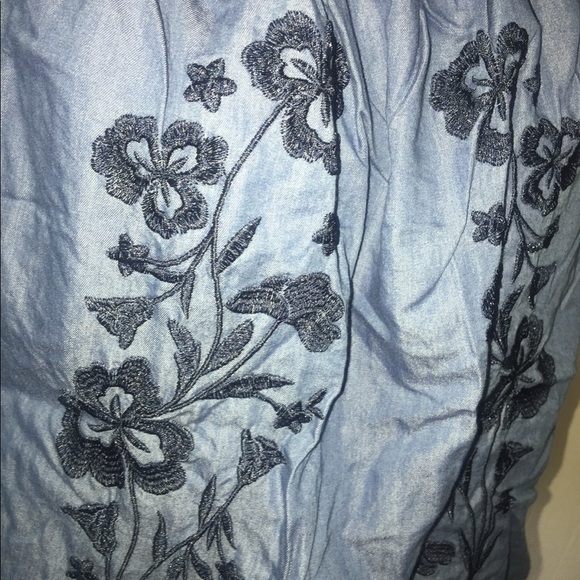 Love Tree‎ 1X but fits like a s/m denim look embroidered smocked short sleeve - Picture 2 of 6